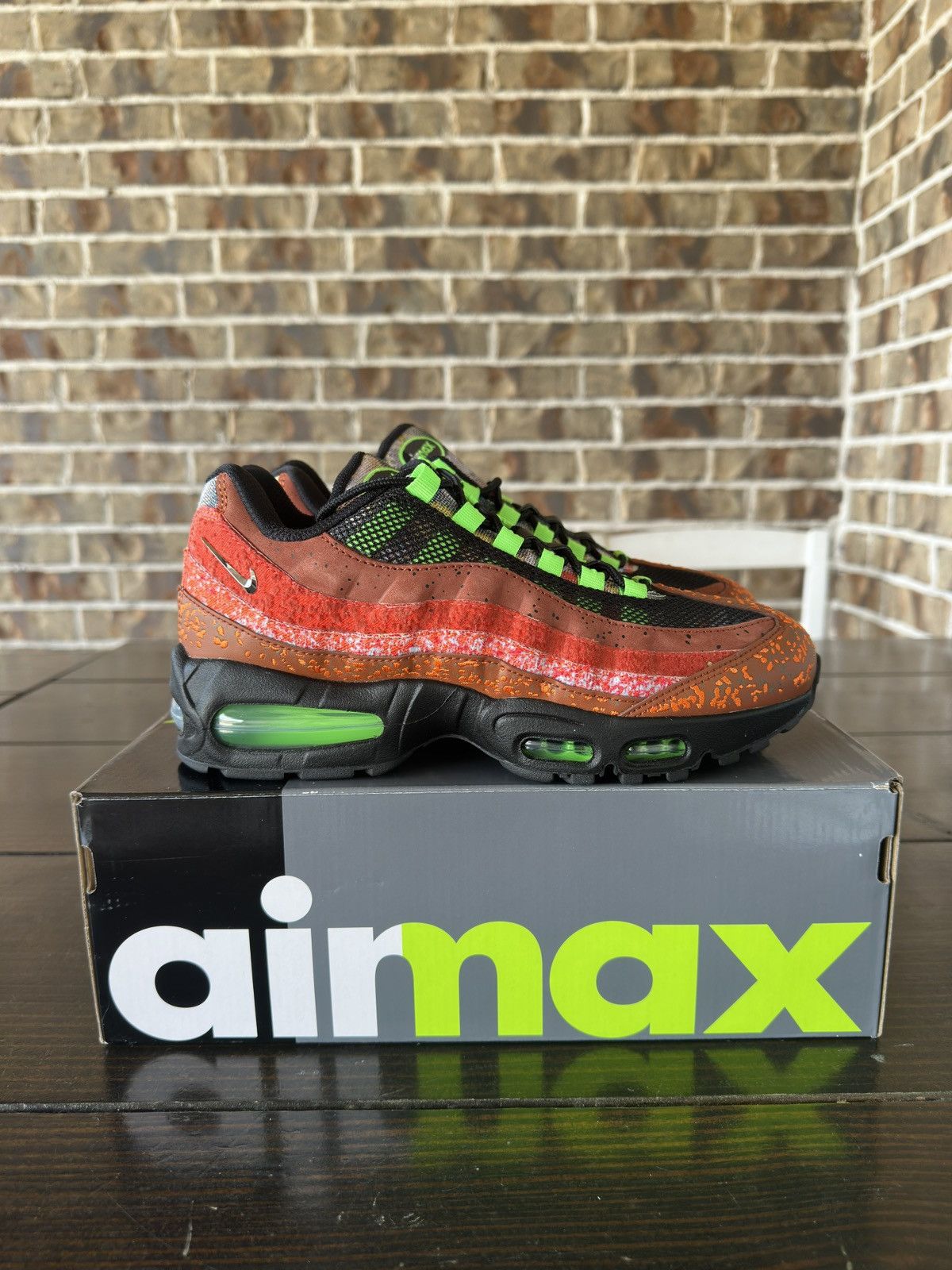 Nike Nike Air Max 95 Family Reunion City Pack Hong Kong Red Clay Size US 8 / EU 41 - 3 Thumbnail