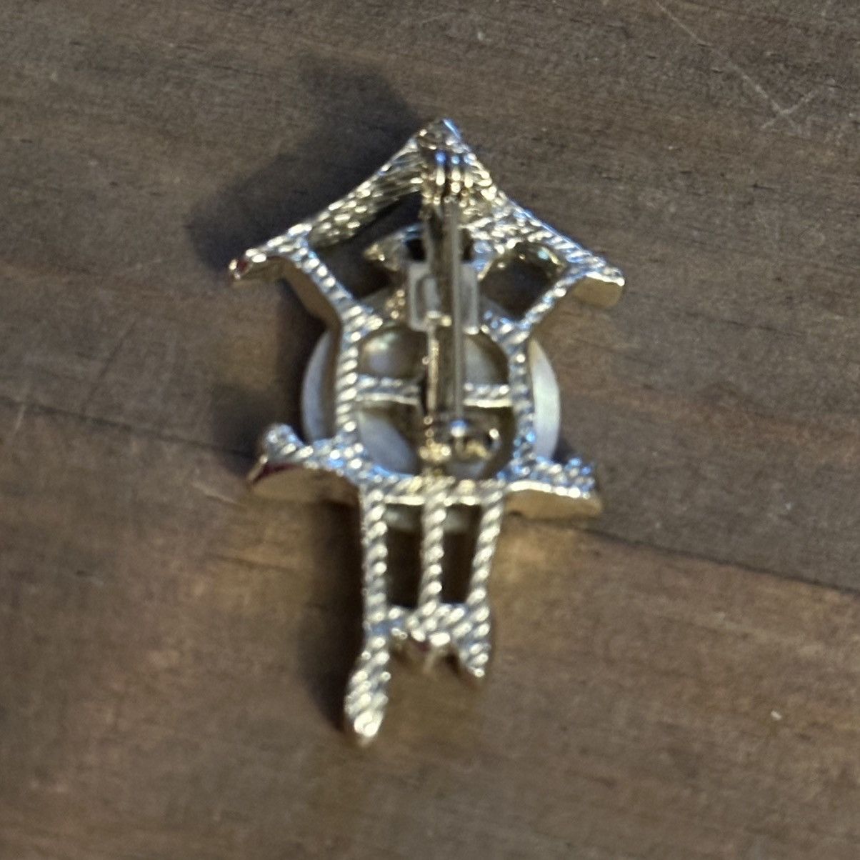 Vintage Vintage gold tone mother of pearl cuckoo clock brooch Size ONE SIZE - 4 Thumbnail
