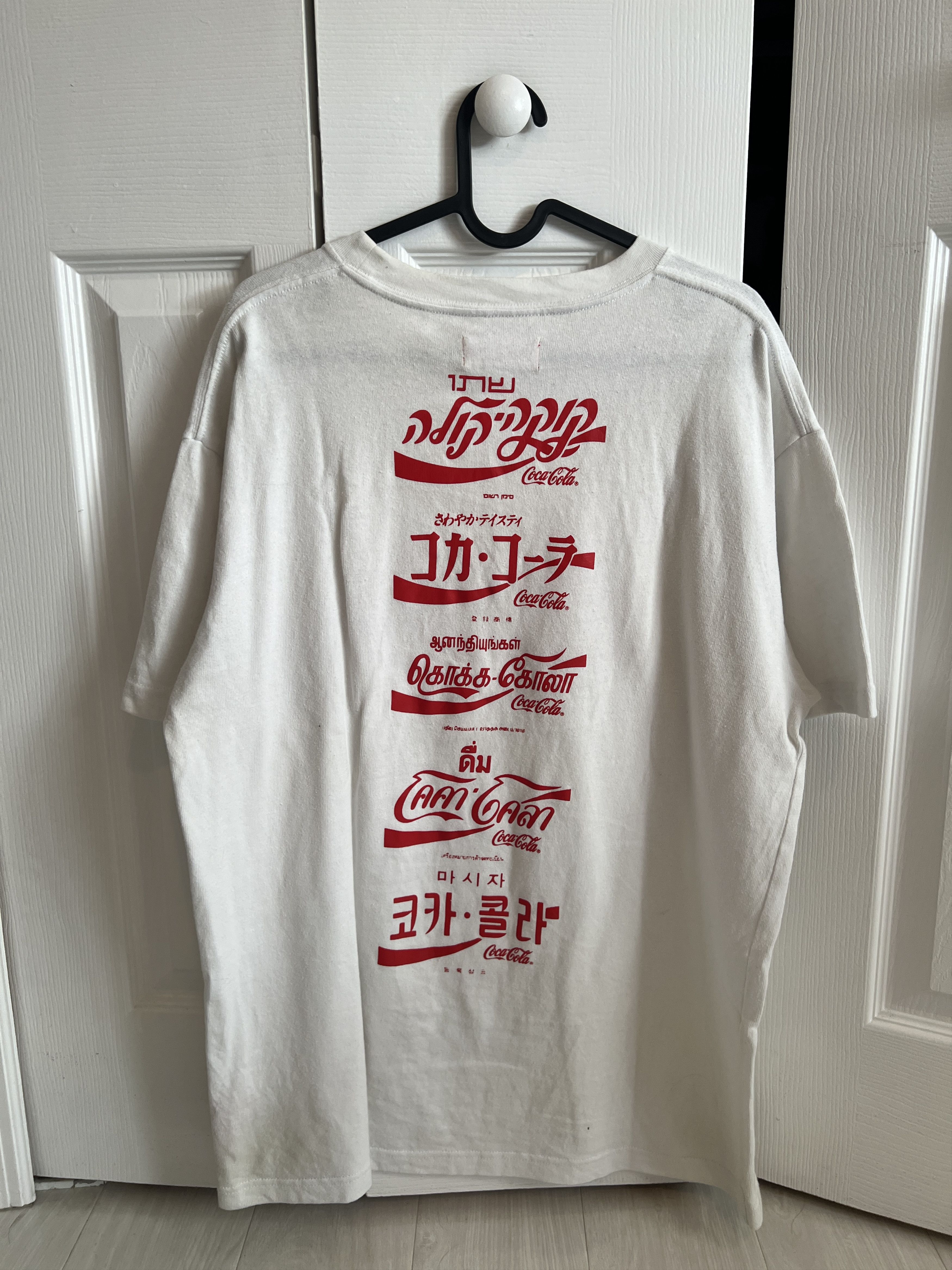Kith KITH x Coca-Cola - 2016 - International Logos tee - M Size US M / EU 48-50 / 2 - 2 Thumbnail
