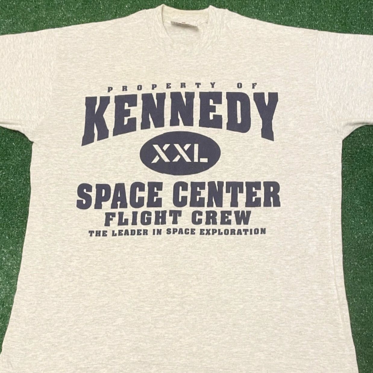 Vintage VINTAGE Kennedy Space Center Flight Crew Exploration VTG Shirt Mens Size L Gray 90s Flight Crew Space Men L Size US L / EU 52-54 / 3 - 3 Thumbnail