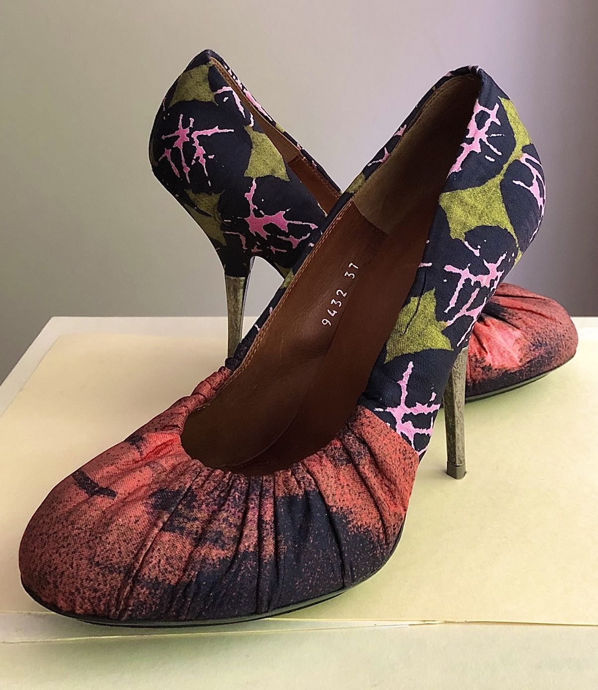 Dries Van Noten Dries Van Noten Runway SS08 Iconic Steel Heel Printed Pumps Size US 7 / IT 37 - 12 Thumbnail