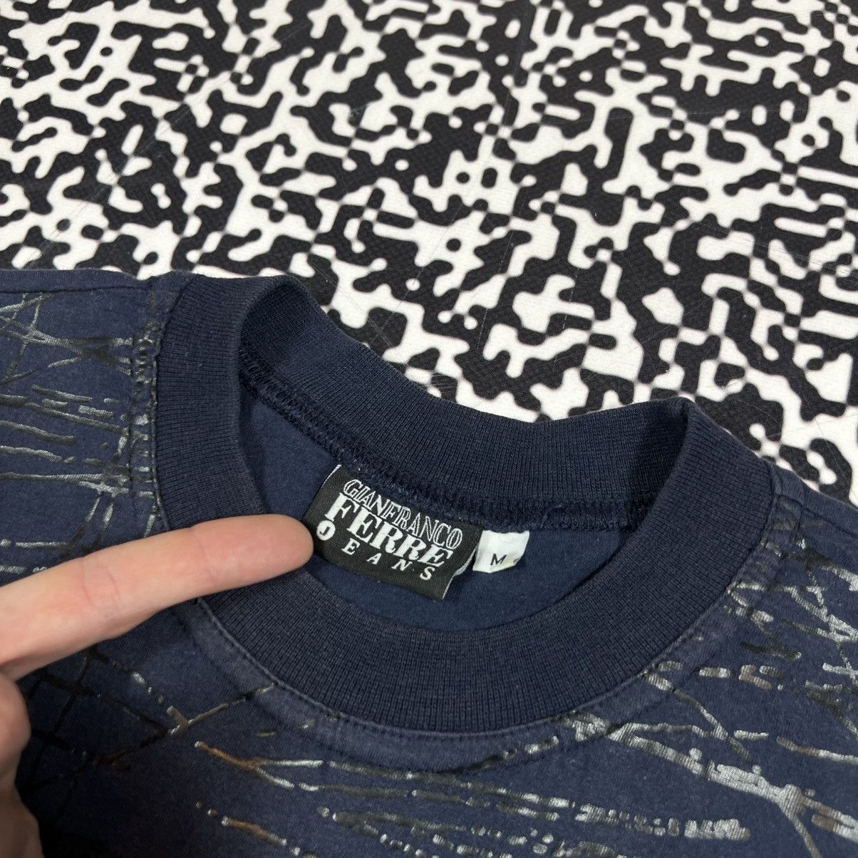 Gianfranco Ferre Vintage 90s Gianfranco Ferre Abstract Logo Luxury T-shirt Size US L / EU 52-54 / 3 - 10 Thumbnail