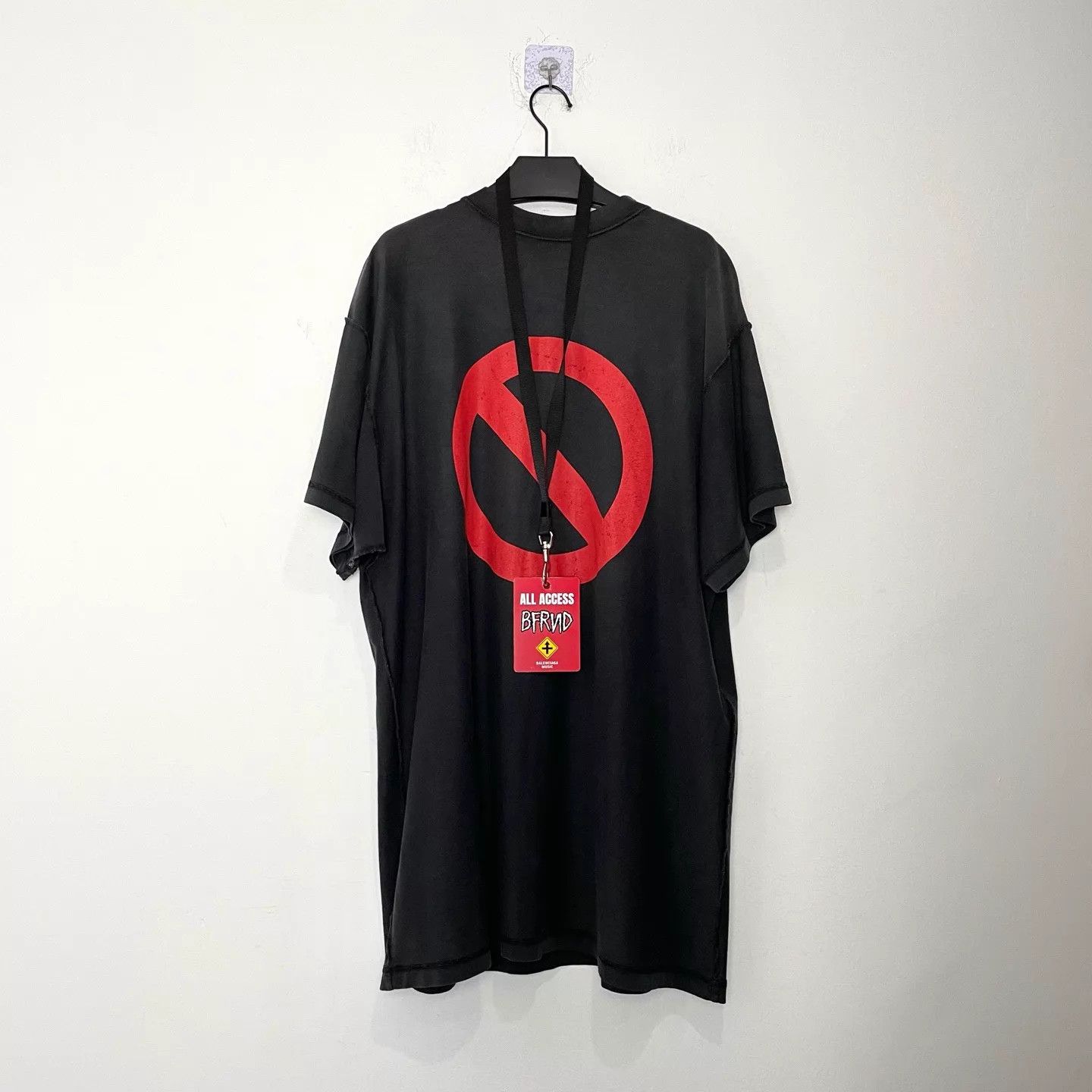 Balenciaga Balenciaga BFRND Banned Band Reverse Short Sleeve Black 1 Size US S / EU 44-46 / 1 - 1 Thumbnail