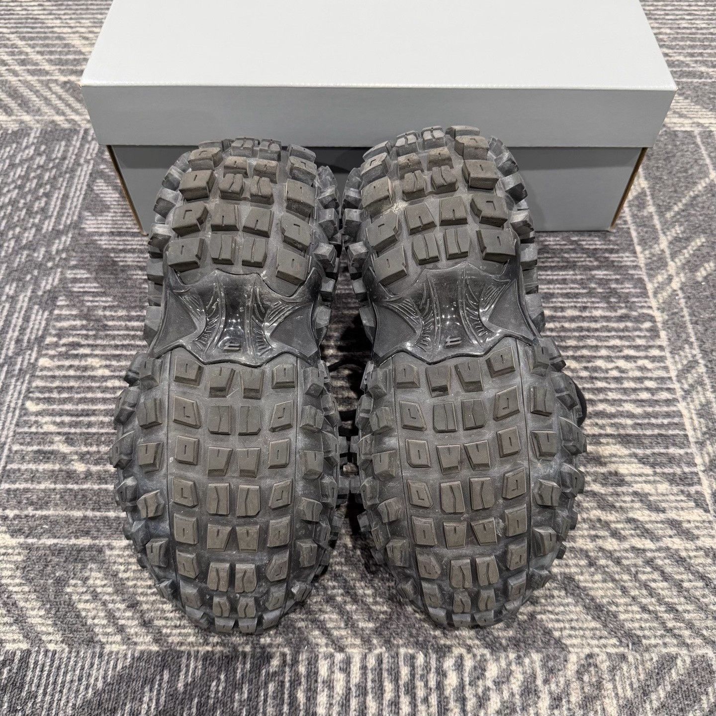 Balenciaga Balenciaga Bouncer Retro Distressed Tire Shoe Size US 5 / EU 37 - 7 Thumbnail
