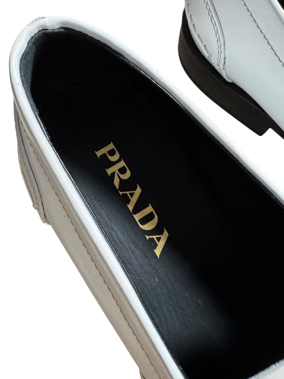Prada Prada white leather loafers with gold logo, size 41 Size US 11 / IT 41 - 3 Thumbnail