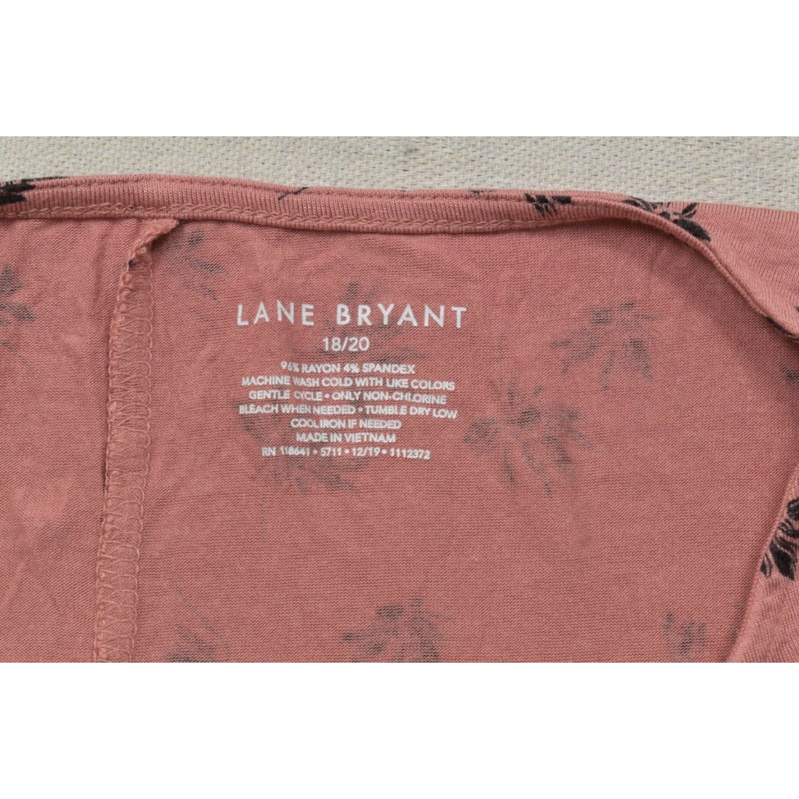 Vintage Lane Bryant Women 18/20 Pink Floral Rayon Spandex Scoop Neck Short Sleeve Dolman T-Shirt Size 40" / US 18 - 8 Thumbnail