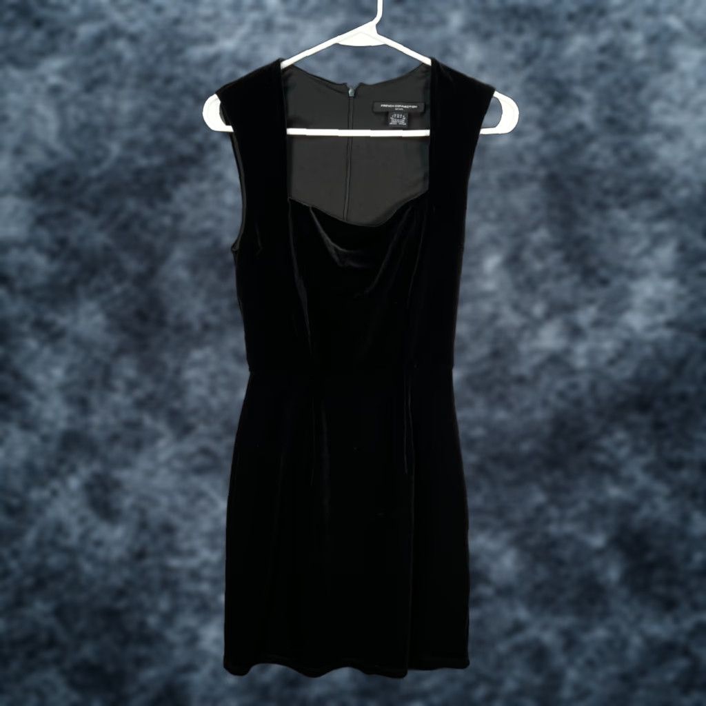 French Connection French Connection Womens Mini Dress Black Velvet Sleeveless Size 4 Party/Cocktail Velvet Dress Short Satin-like? (note: avoid adding). Size S / US 4 / IT 40 - 1 Thumbnail