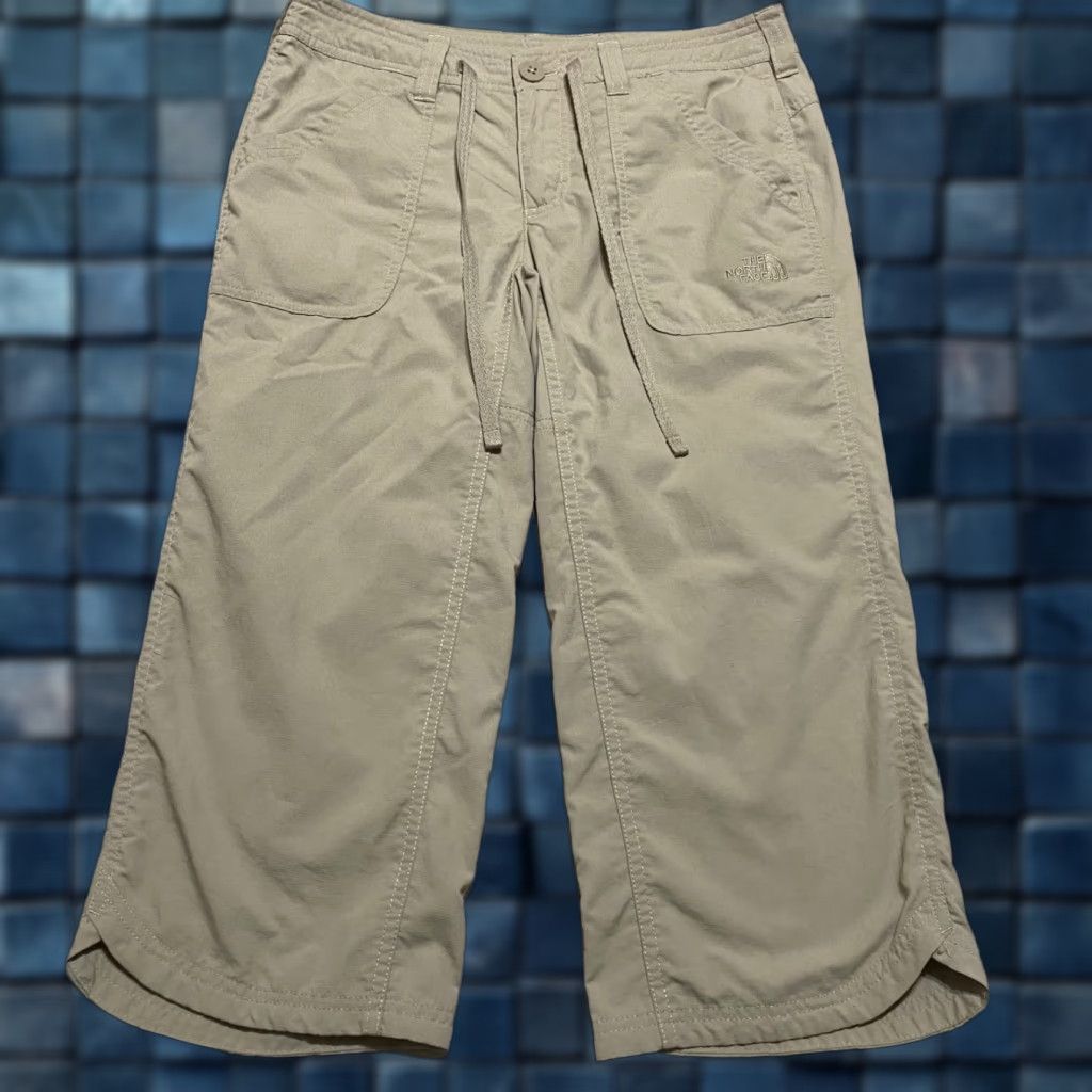 The North Face VINTAGE THE NORTH FACE Capri Pants Women Sz 8 Beige Nylon Capri Pockets 19 In inseam Regular Rise Mid 8.5-10.5 In Womens Size 27" / US 4 / IT 40 - 1 Thumbnail