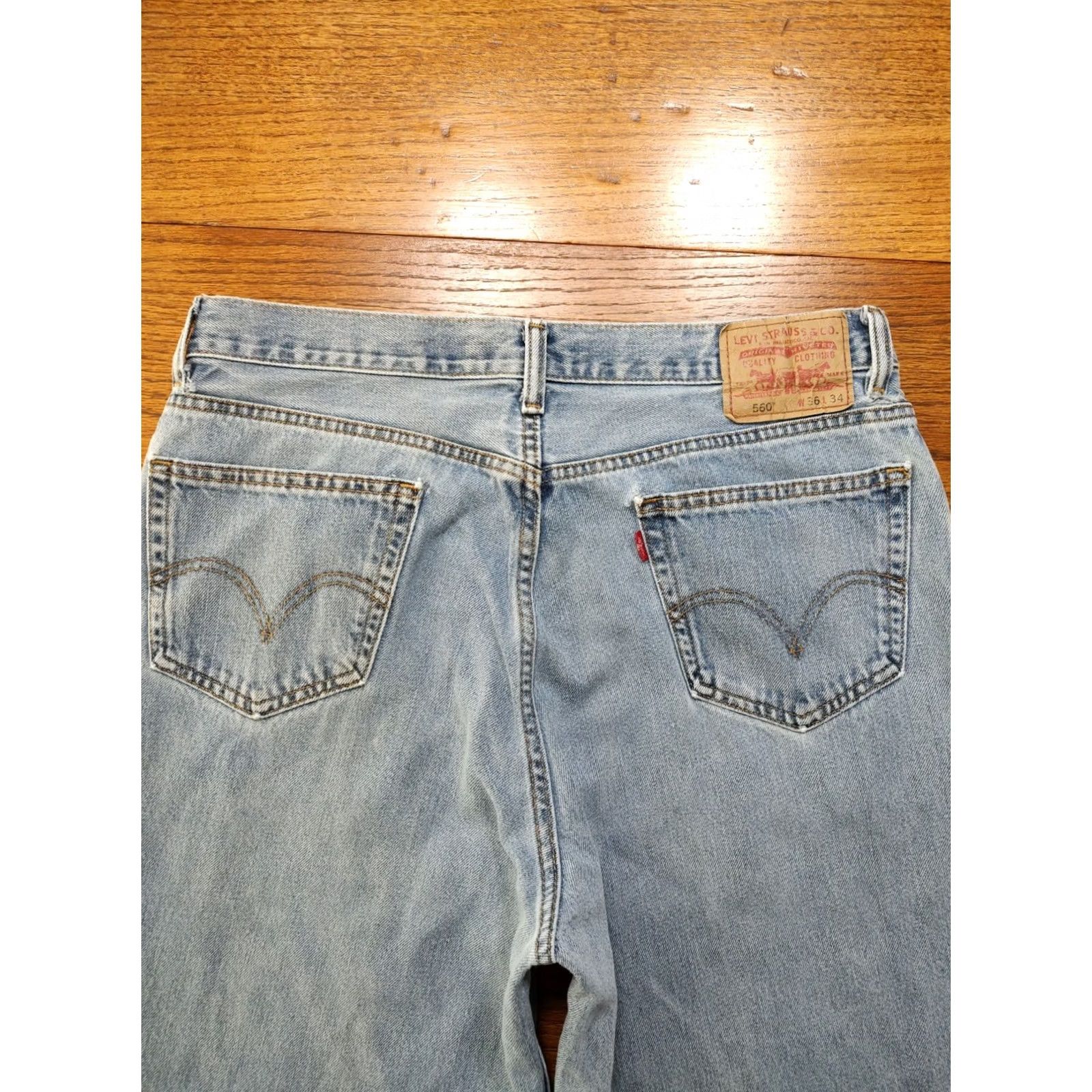 Levi's VINTAGE Levi's 560 Jeans Mens 34x33 Loose Fit Taper Leg Light Blue Denim 5-Pocket Grooved Belt Loops Streetwear Retro 90s Motorcycle Western Rock N/A Size US 34 / EU 50 - 3 Thumbnail