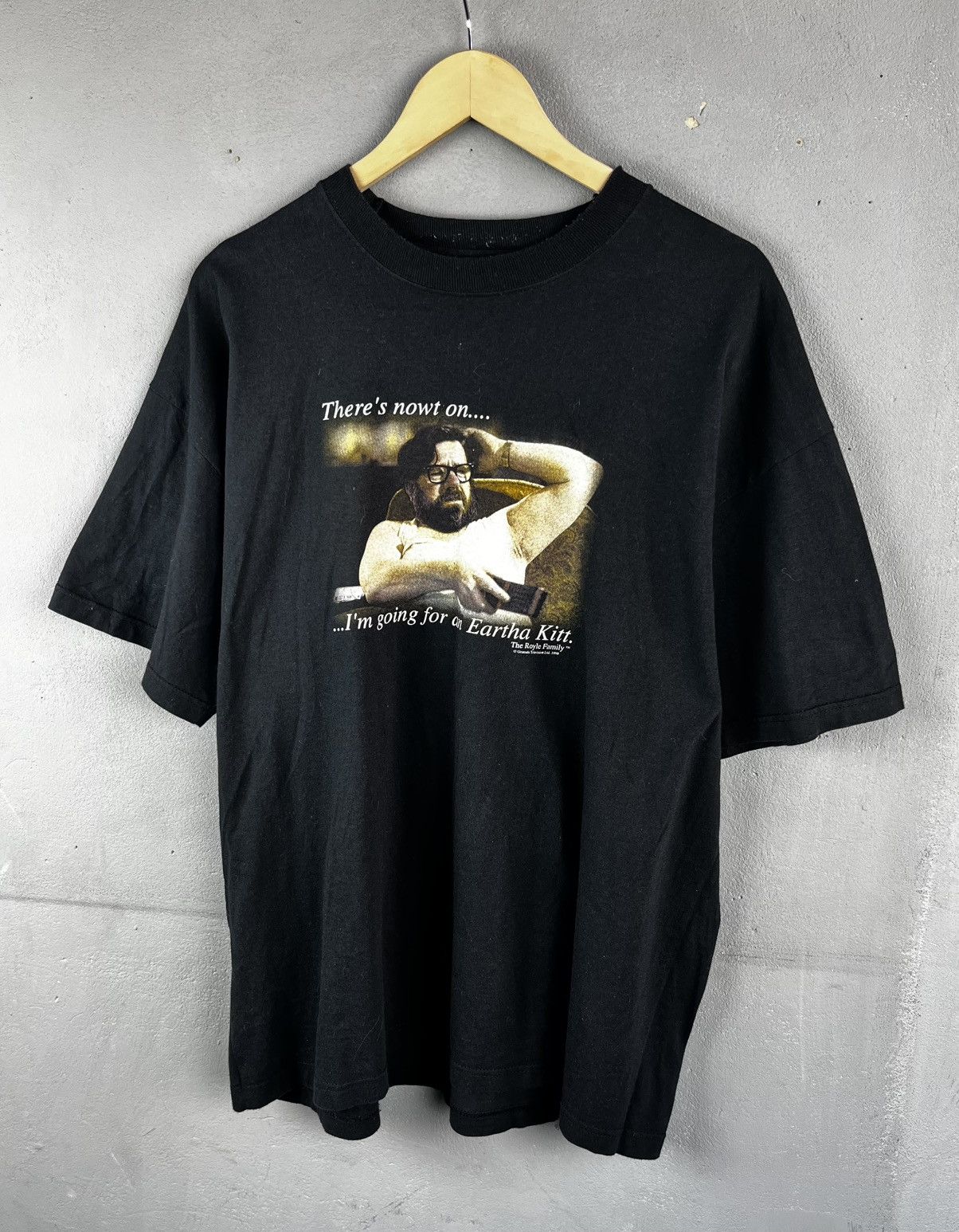 Vintage Vintage 1998 The Royle Family t-shirt Size US XL / EU 56 / 4 - 1 Thumbnail