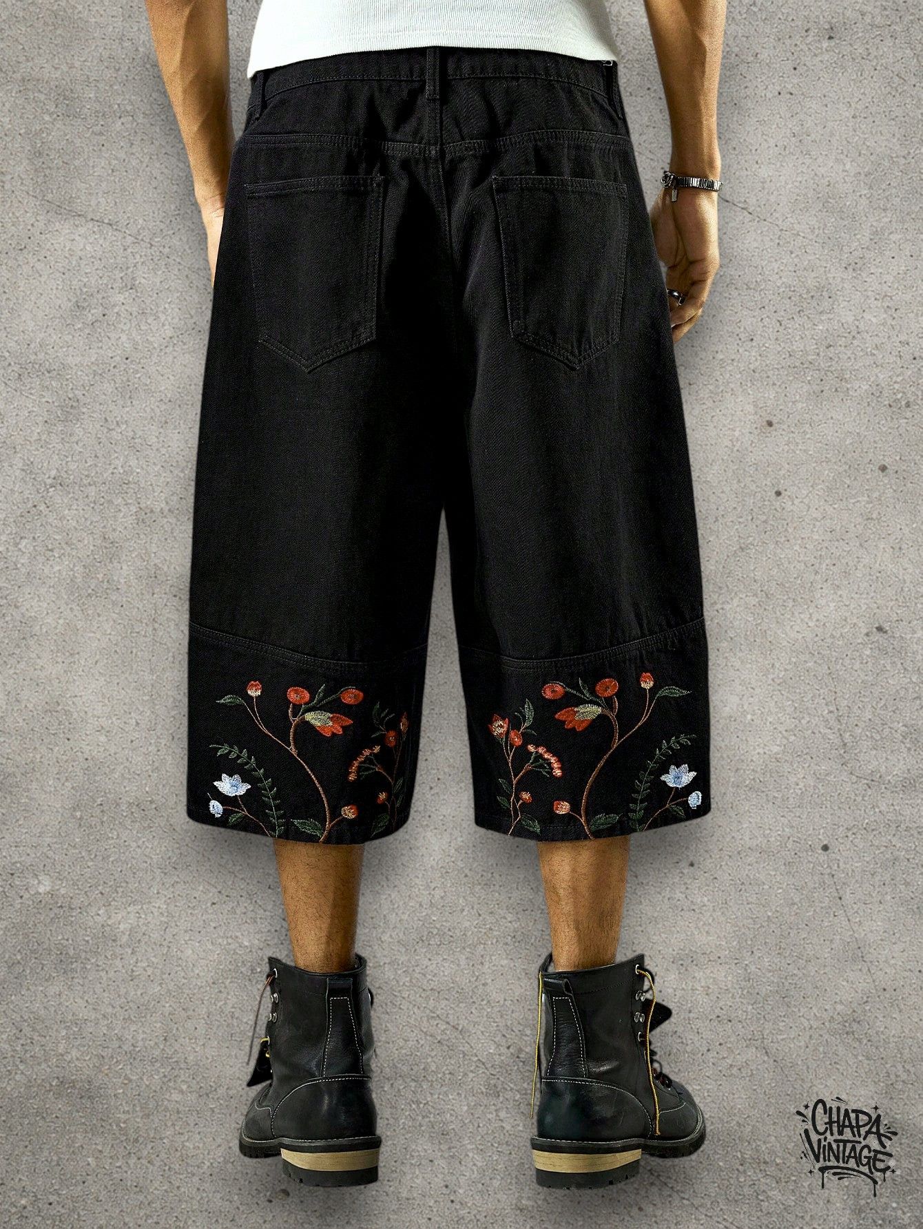 Japanese Brand Floral 3/4 black shorts Size US 32 / EU 48 - 3 Thumbnail