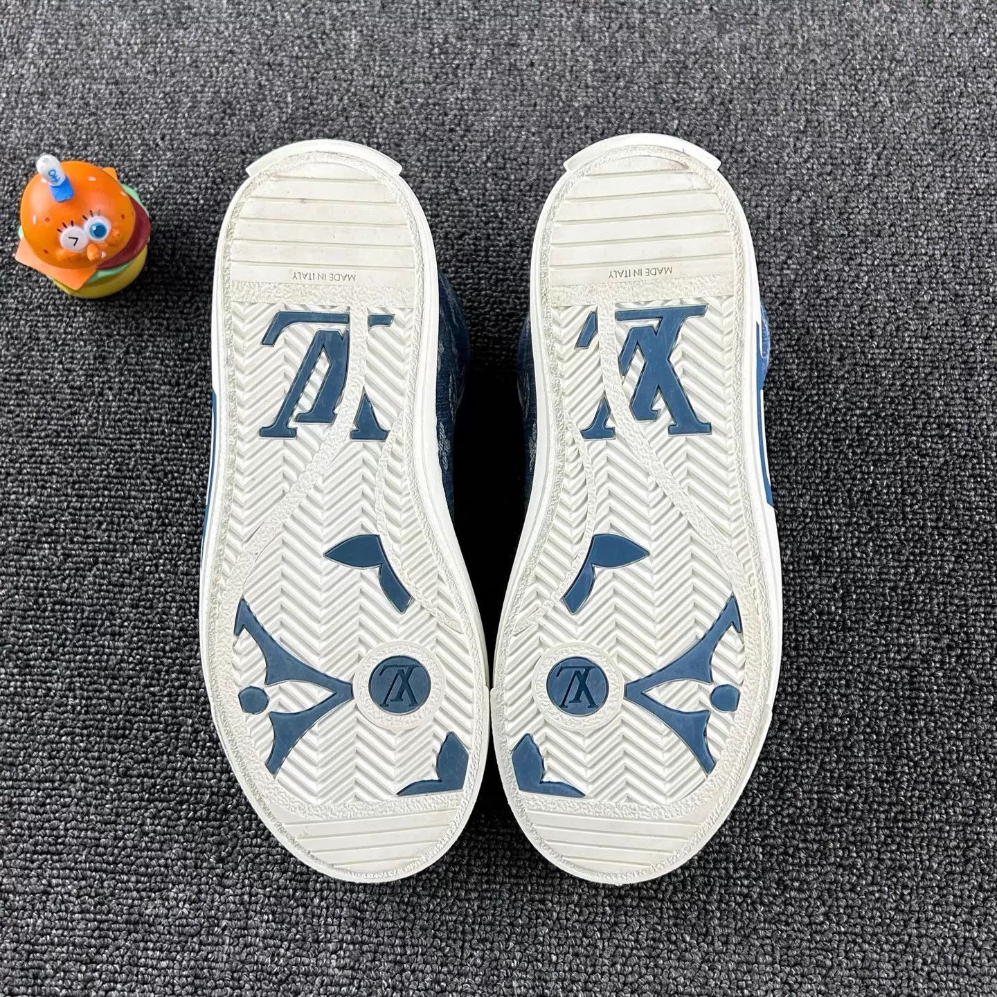 Louis Vuitton LV mismatched blue Monogram sneakers 36 Size US 5.5 / IT 35.5 - 6 Thumbnail