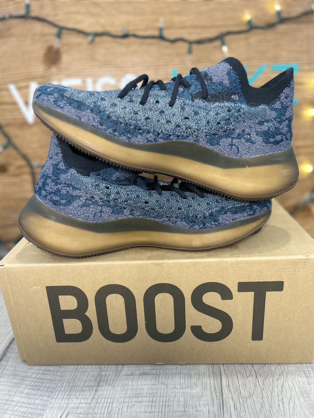 Adidas Yeezy 389 covellite Size US 11 / EU 44 - 3 Thumbnail