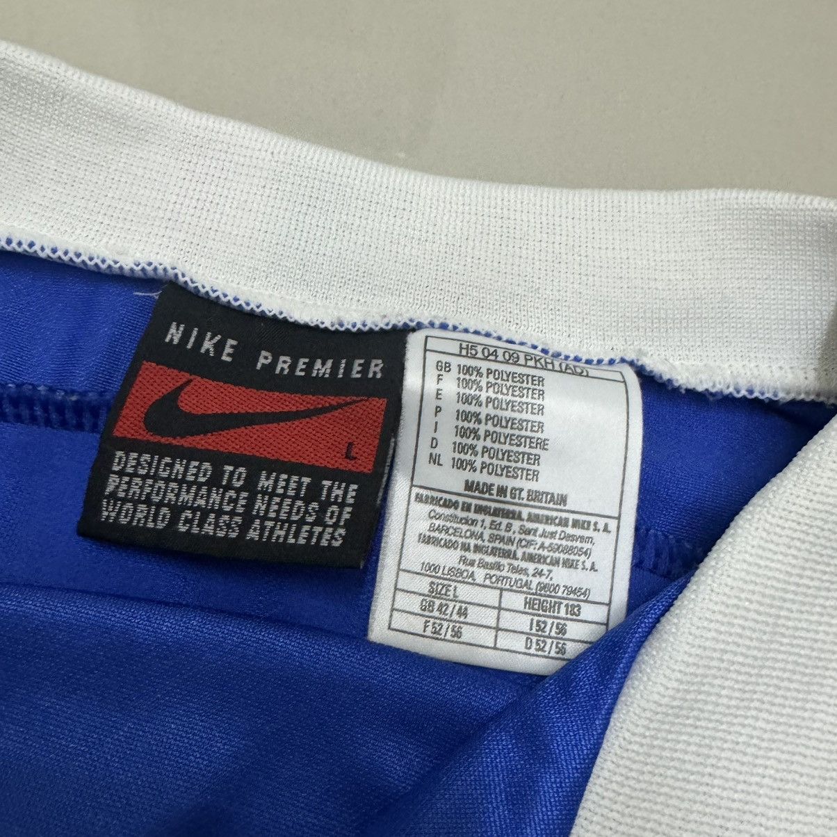 Nike Italy 95/96 vintage home shirt Size US L / EU 52-54 / 3 - 6 Thumbnail
