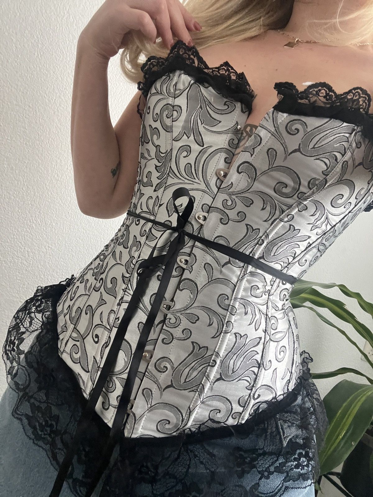 Japanese Brand Beautiful boned corset with lace trim M Size M / US 6-8 / IT 42-44 - 1 Thumbnail