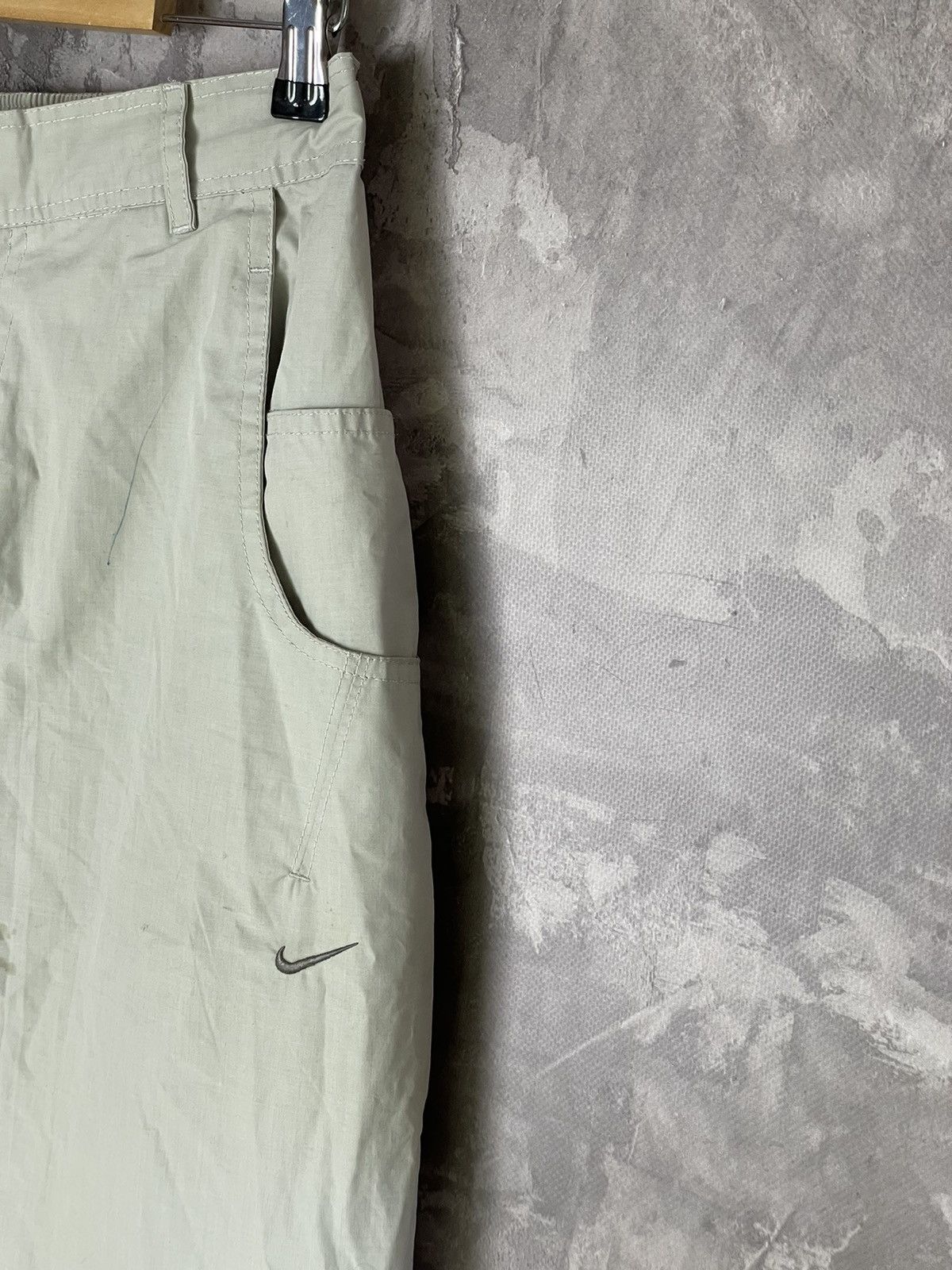 Nike Vintage Nike Y2K Cargo Baggy Parachute Pants Size 30" / US 8 / IT 44 - 4 Thumbnail