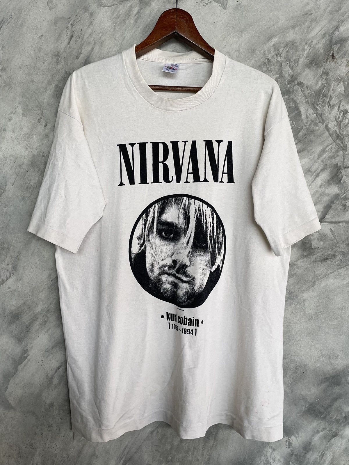 Nirvana × Vintage Nirvana Kurt Cobain by Revolictee T-shirt 