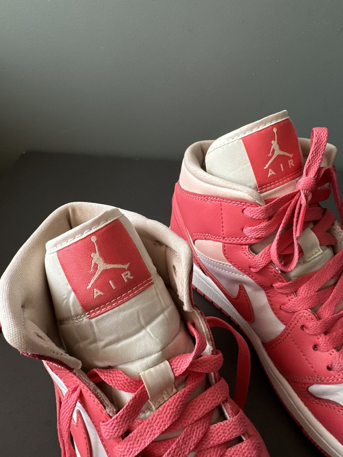 Jordan Brand Nike Jordan 1 Mid Strawberries And Cream Size 39 Size US 9 / IT 39 - 5 Thumbnail