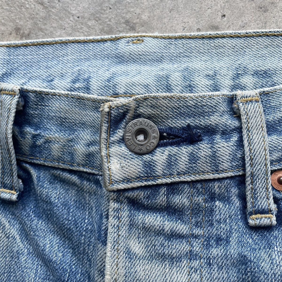 Levi's Vintage Clothing Vintage Levi’s Big E Wash Buckle Distressed Jeans Faded Pant Size US 29 - 7 Thumbnail
