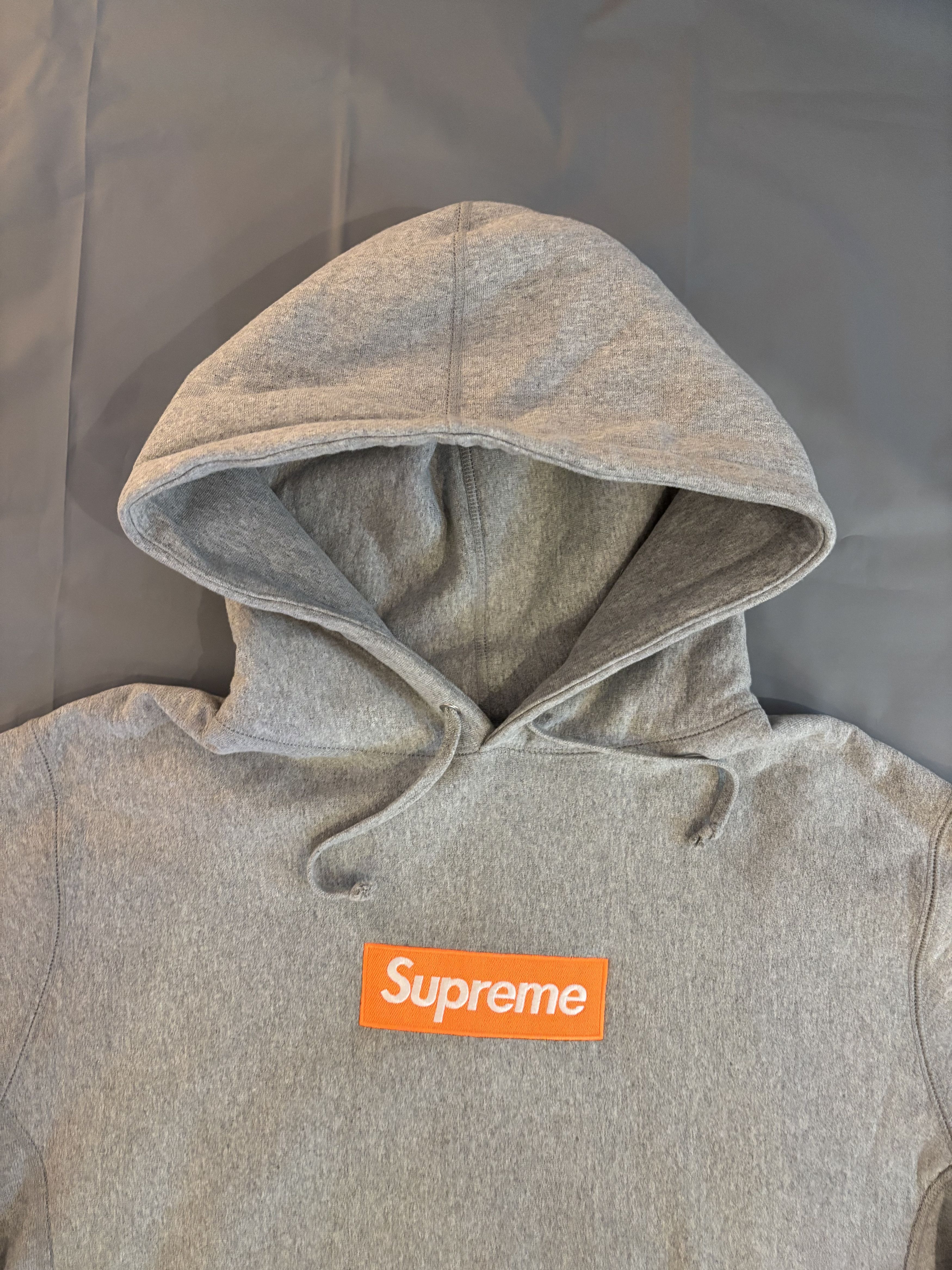 Supreme Sweat à capuche Supreme gris logo orange en tbe Size US L / EU 52-54 / 3 - 8 Thumbnail