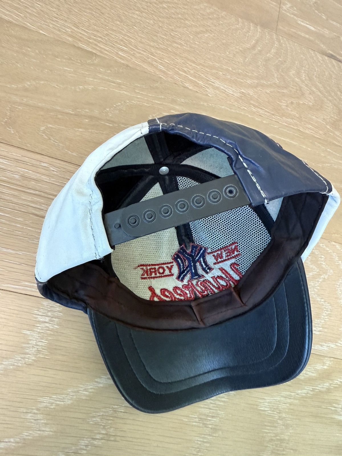 MLB Vintage New York Yankees Leather SnapBack Baseball Hat Size ONE SIZE - 13 Thumbnail