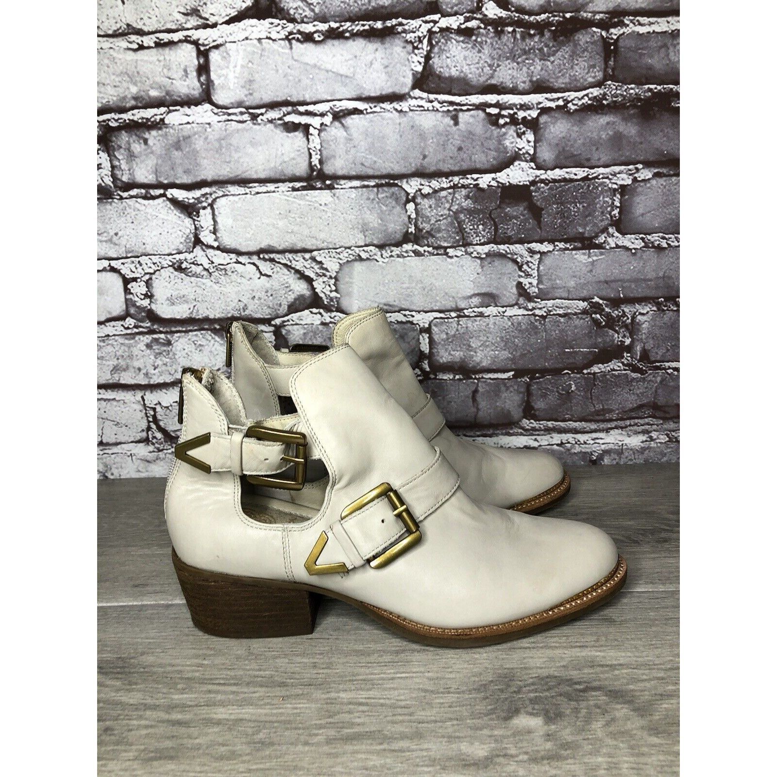 Elliott Elliot Lucca Ivory Leather Anthropologie Gold Buckle Heel Bo Size US 7 / IT 37 - 3 Thumbnail