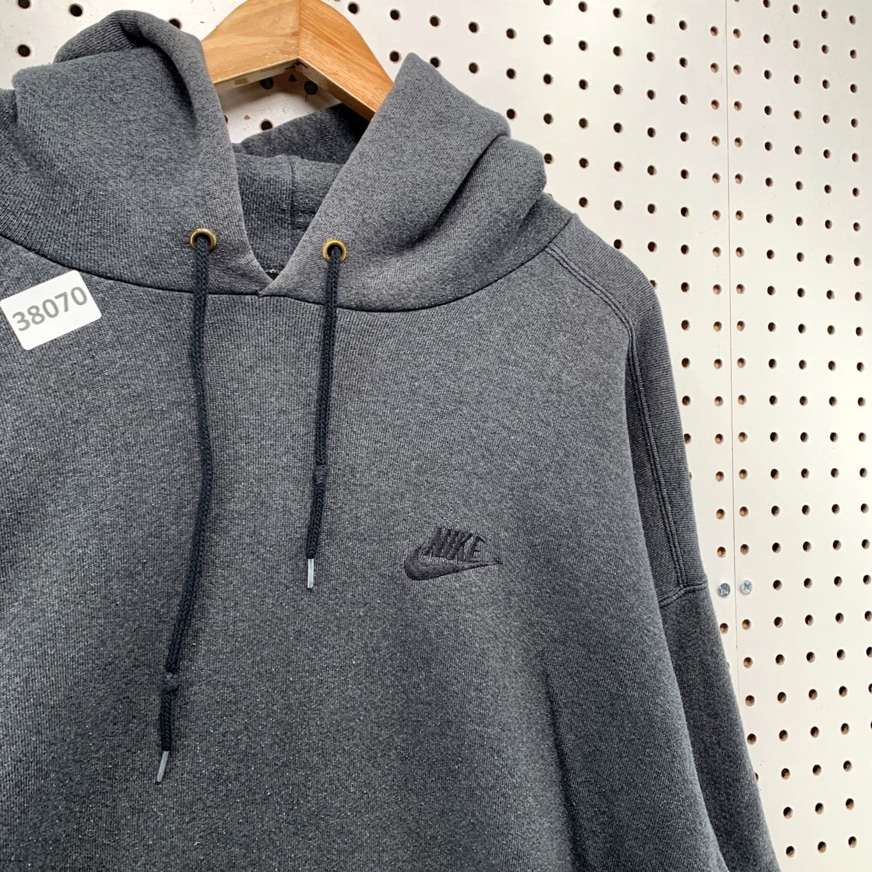 Nike VINTAGE Nike Hoodie Mens XL Gray Heavyweight Swoosh 90s Sweatshirt Pullover USA Size US XL / EU 56 / 4 - 7 Thumbnail