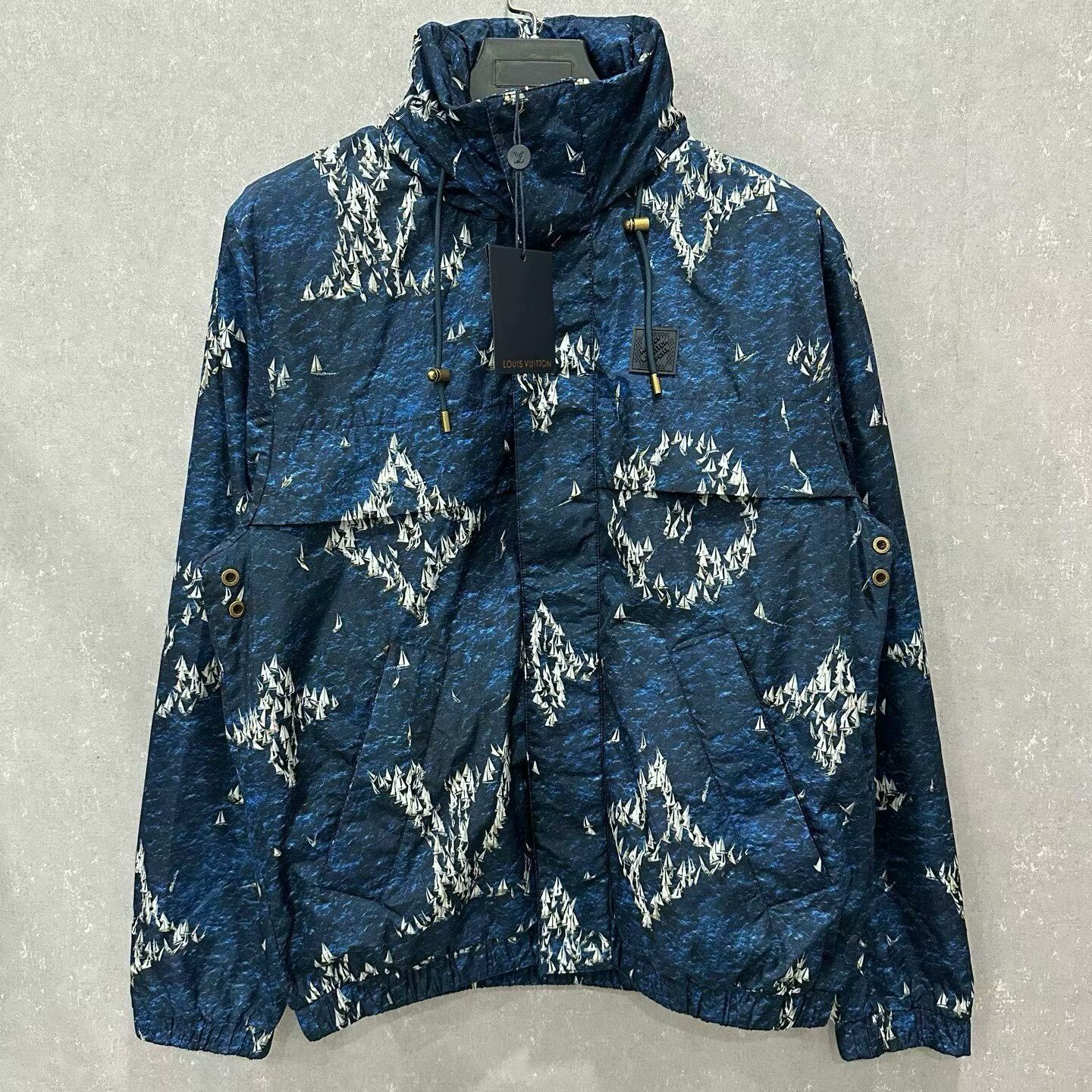 Louis Vuitton louis vuitton hooded jacket with logo print Size US L / EU 52-54 / 3 - 1 Thumbnail