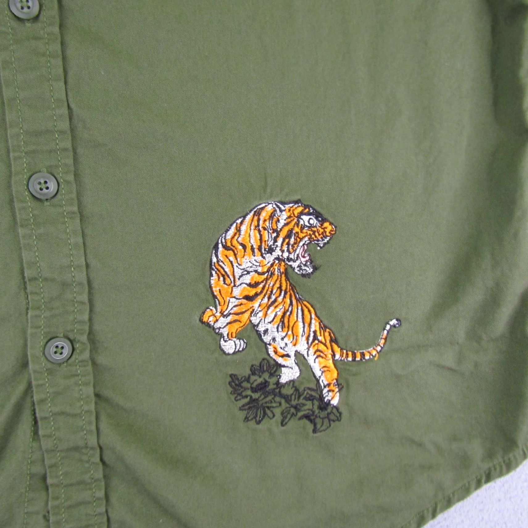 Vintage VINTAGE Roebuck & Co. Shirt Men's Medium Green Short Sleeve Button-Up Embroidered Tiger 90s Cats Military NYC Mens Size US M / EU 48-50 / 2 - 5 Thumbnail