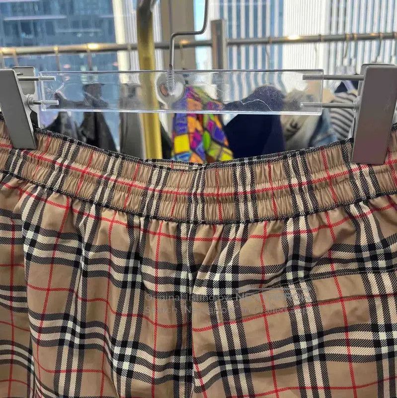 Burberry Burberry Brown Checkered Men's Shorts. Size US 26 / EU 42 - 3 Thumbnail