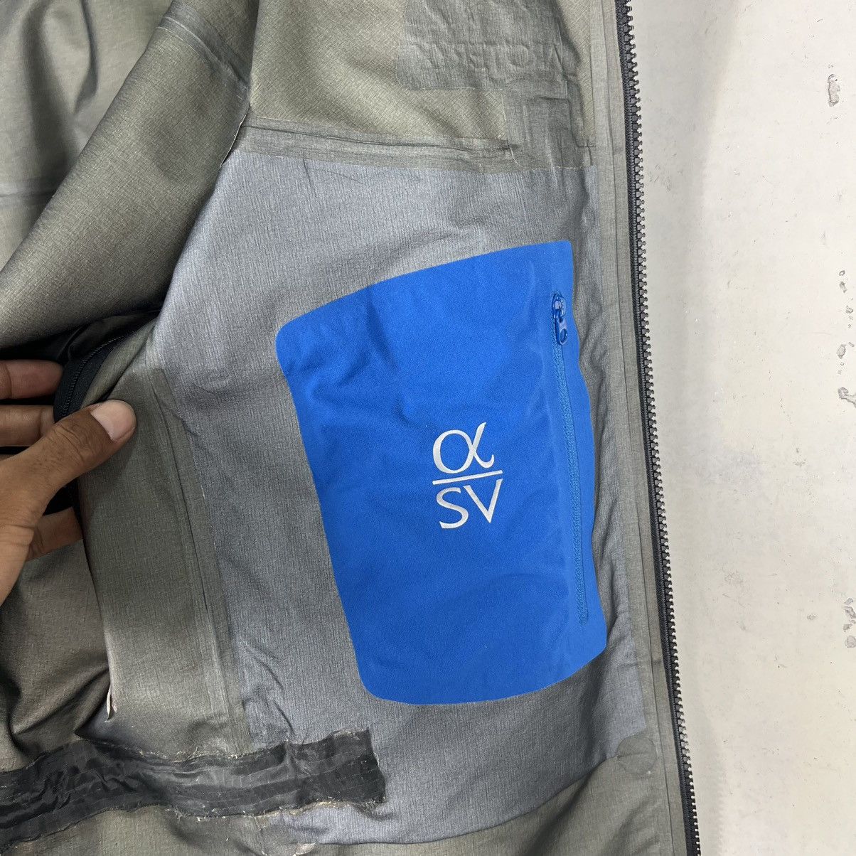 Arc'teryx 💥 Rare Arcteryx Alpha Sv Med Black Jacket Made In Canada Size US M / EU 48-50 / 2 - 16 Thumbnail