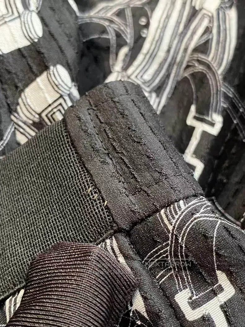 Hermes Hermes Silk Black Lock Closure Printed Full Print Mulberry Size 24" / US 00 / IT 34 - 8 Thumbnail