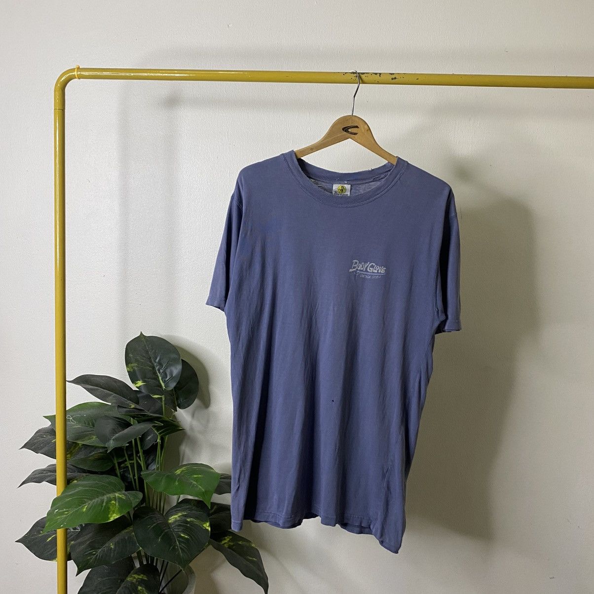 Body Glove Vintage 2000s Body Glove Surfboards Faded Surfing Tee Size US M / EU 48-50 / 2 - 7 Thumbnail
