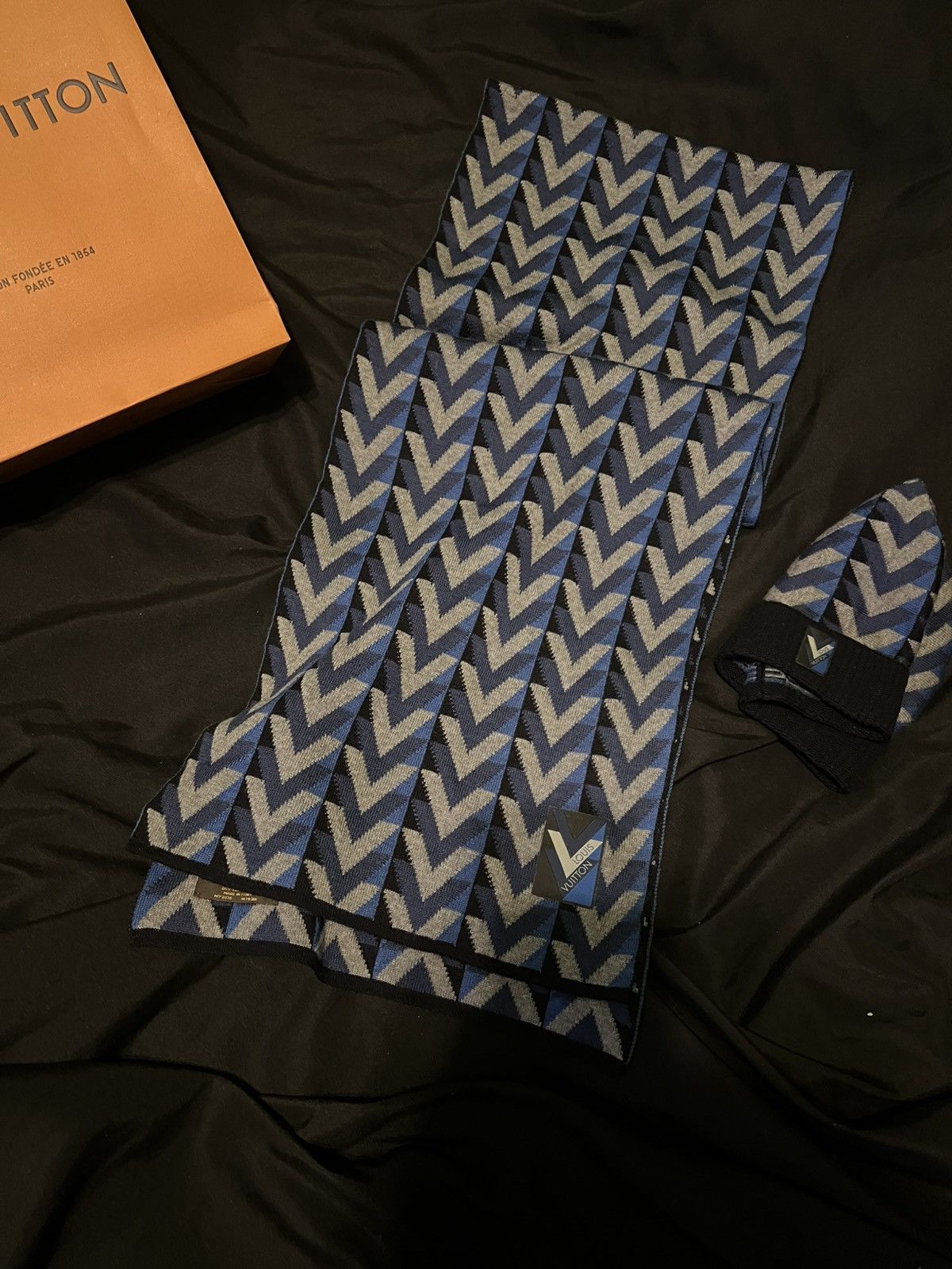 Louis Vuitton Louis Vuitton Scarf And Beanie Hat Set Grey Blue Echarpe V Size ONE SIZE - 4 Thumbnail