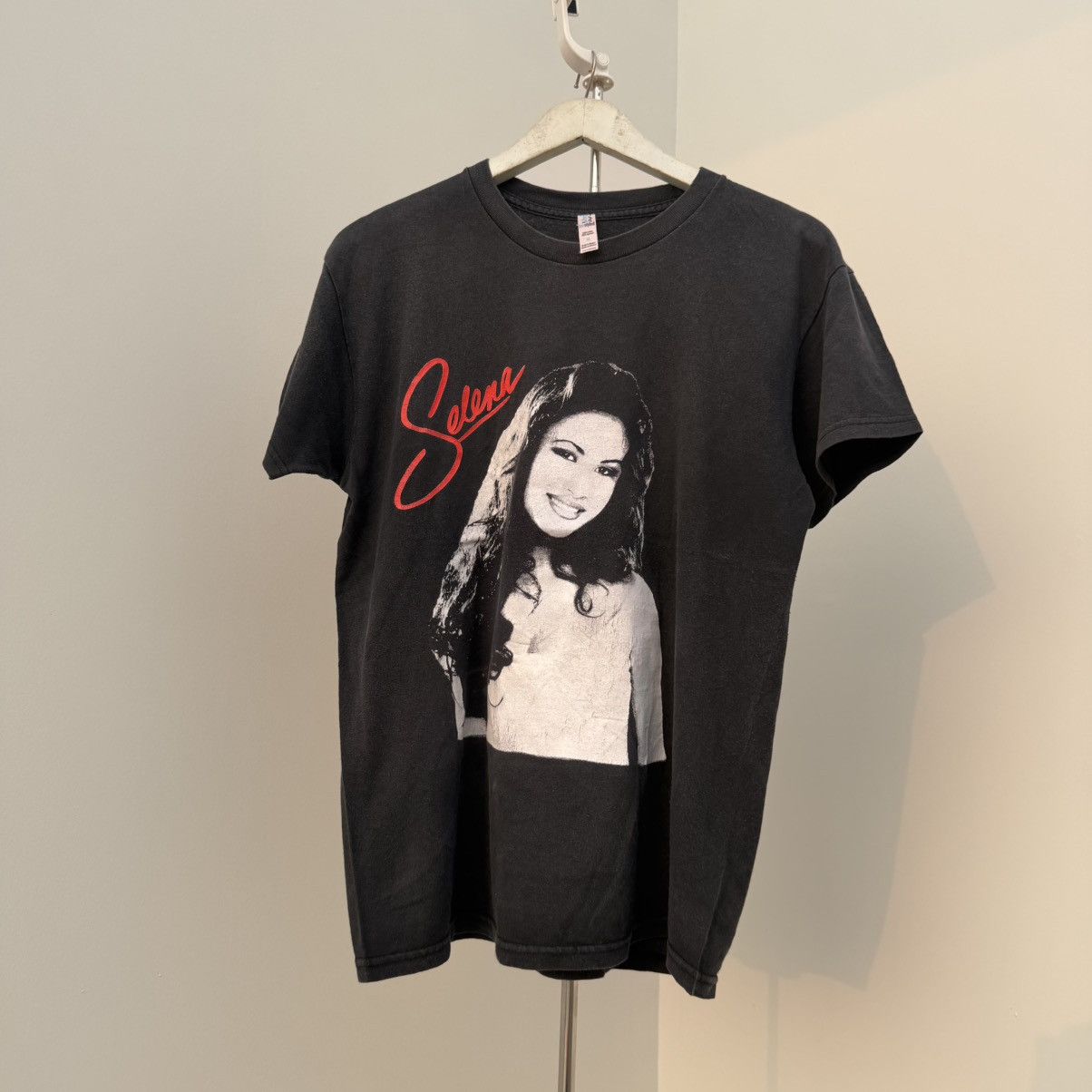 Band Tees Selena Portrait Graphic Tee / Selena Bootleg Style Tee Size US M / EU 48-50 / 2 - 1 Thumbnail