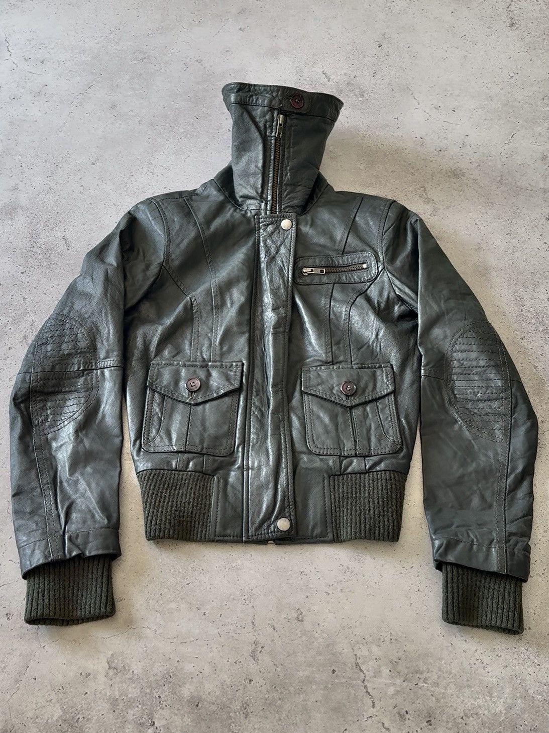 Hedi Slimane Vintage 00S Big Neck Hard Leather Bomber Jacket Size US S / EU 44-46 / 1 - 1 Thumbnail