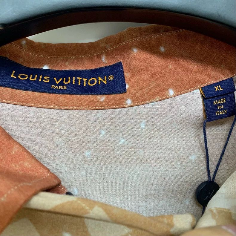 Louis Vuitton Louis Vuitton Alien Stereo Print Shirt Size US XL / EU 56 / 4 - 2 Thumbnail