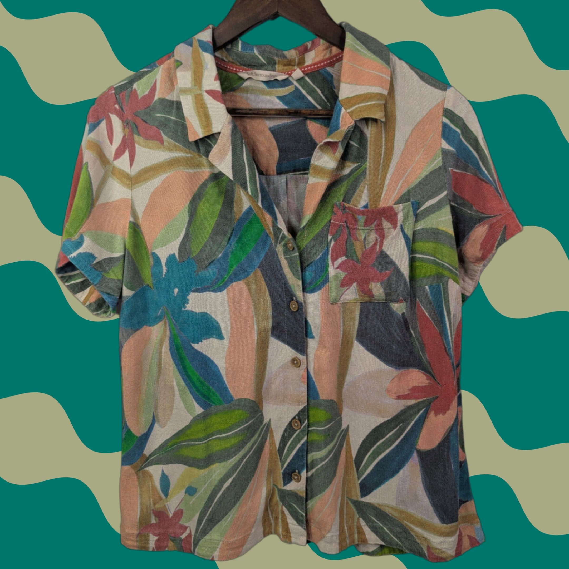Soft Surroundings Soft Surroundings Hawaiian Button-Up Shirt Women PM Floral Short Sleeve Multicolor Tropical V-Neck Button-Front Petite Shirts Womens Size M / US 6-8 / IT 42-44 - 1 Thumbnail