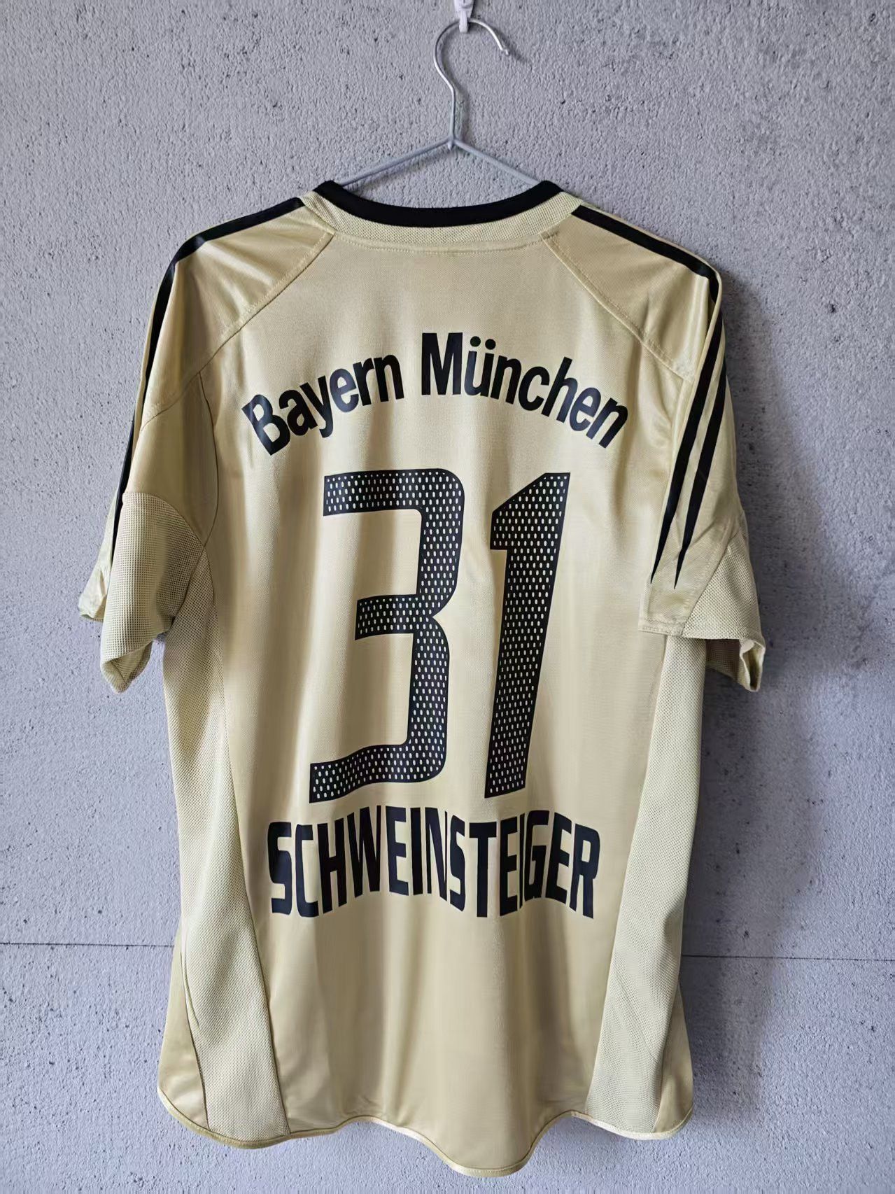Other 2004 05 Bayern Munich #31 Schweinsteiger Jersey Size US XL / EU 56 / 4 - 1 Thumbnail