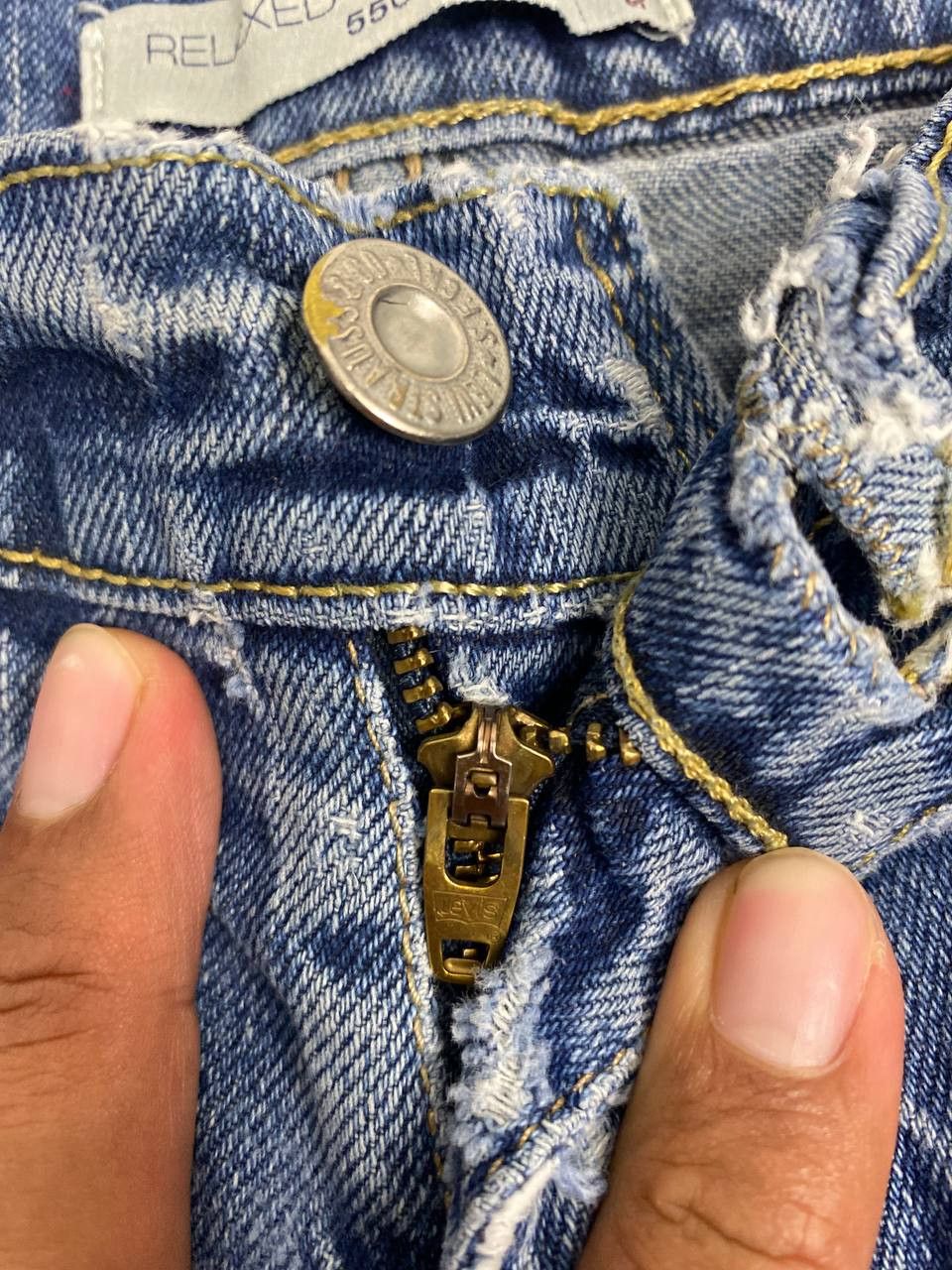Levi's vintage levis 550 relaxed tapered distressed denim Size US 33 - 13 Thumbnail