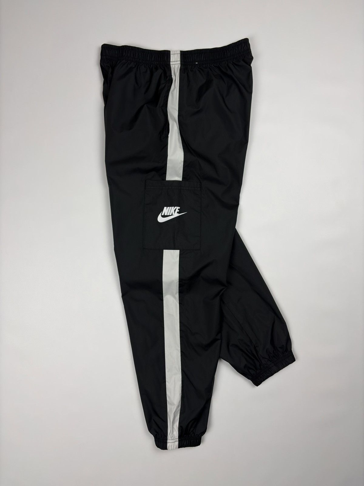 Nike Nike Nylon Sweatpants women Joggers Size 30" / US 8 / IT 44 - 2 Thumbnail