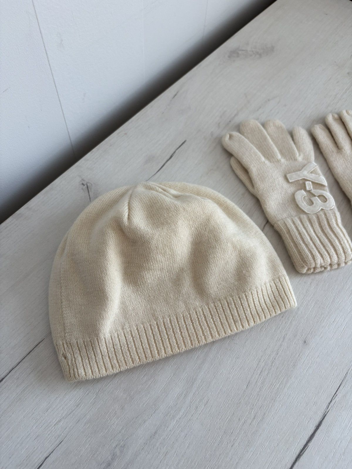 Yohji Yamamoto Y-3 Yohji Yamamoto Knit Beanie Hat & Gloves Set Cream Size S Size ONE SIZE - 4 Thumbnail