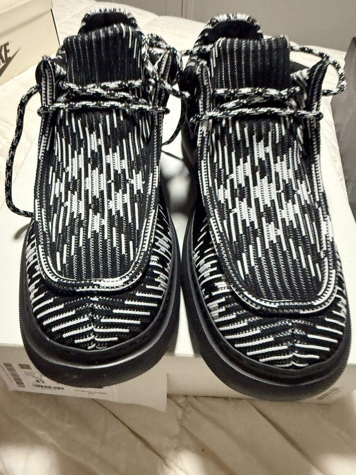 Burberry Men burberry buckw Size US 10 / EU 43 - 4 Thumbnail