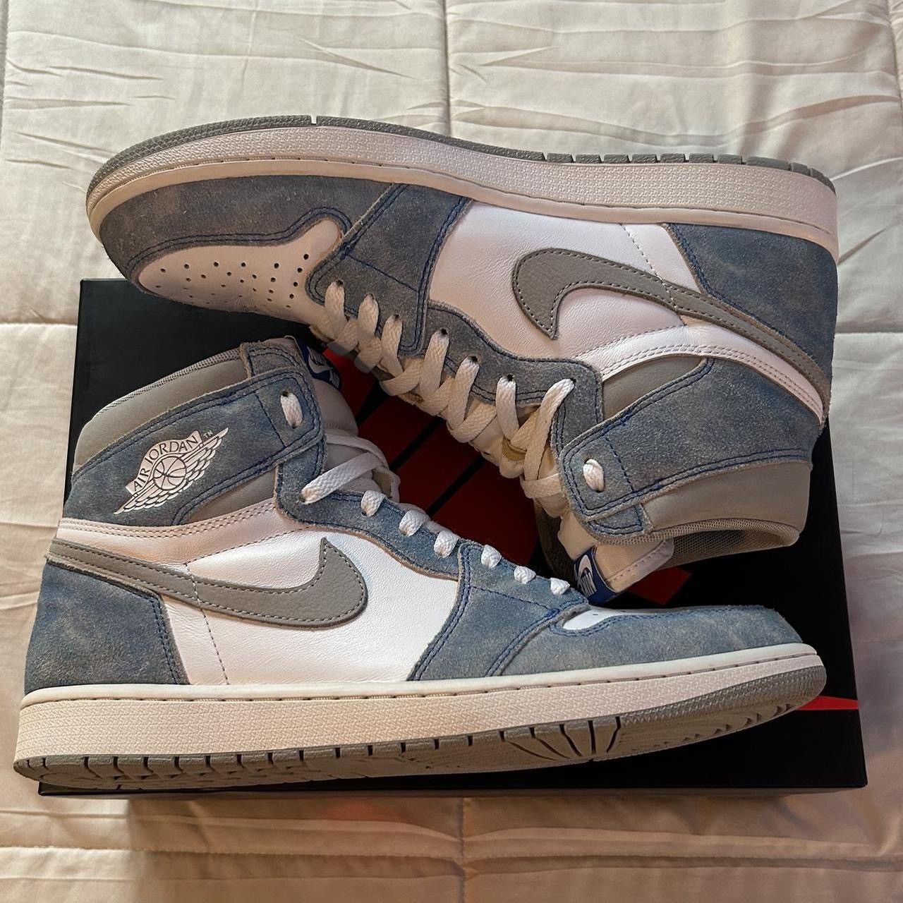 Jordan Brand Jordan 1 Retro Hyper Royal Size US 12 / EU 45 - 1 Thumbnail