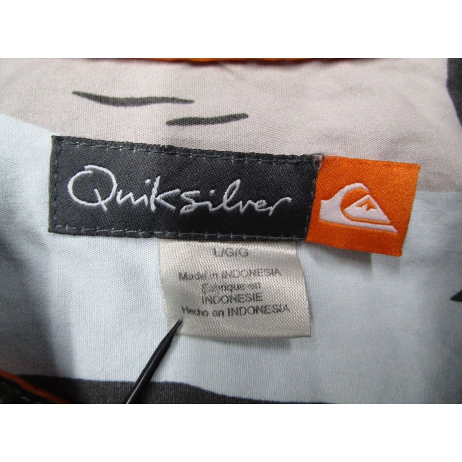 Quiksilver VINTAGE Quiksilver Men's Short Sleeve Button-Up Hawaiian Shirt M Brown Tropical Surfing Beach Casual Size US M / EU 48-50 / 2 - 3 Thumbnail