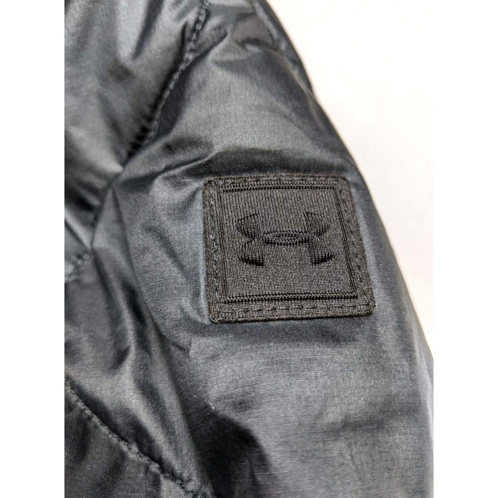 Under Armour UNDER ARMOUR Reactor Reversible ColdGear Quilted Bomber Jacket Mens Small Black Size US S / EU 44-46 / 1 - 6 Thumbnail