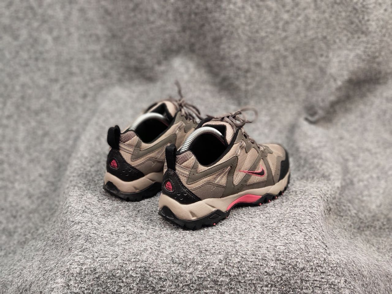 Nike ACG Vintage Nike ACG All-Trac Hiking Women's Sneaker Size US 7 / IT 37 - 8 Thumbnail