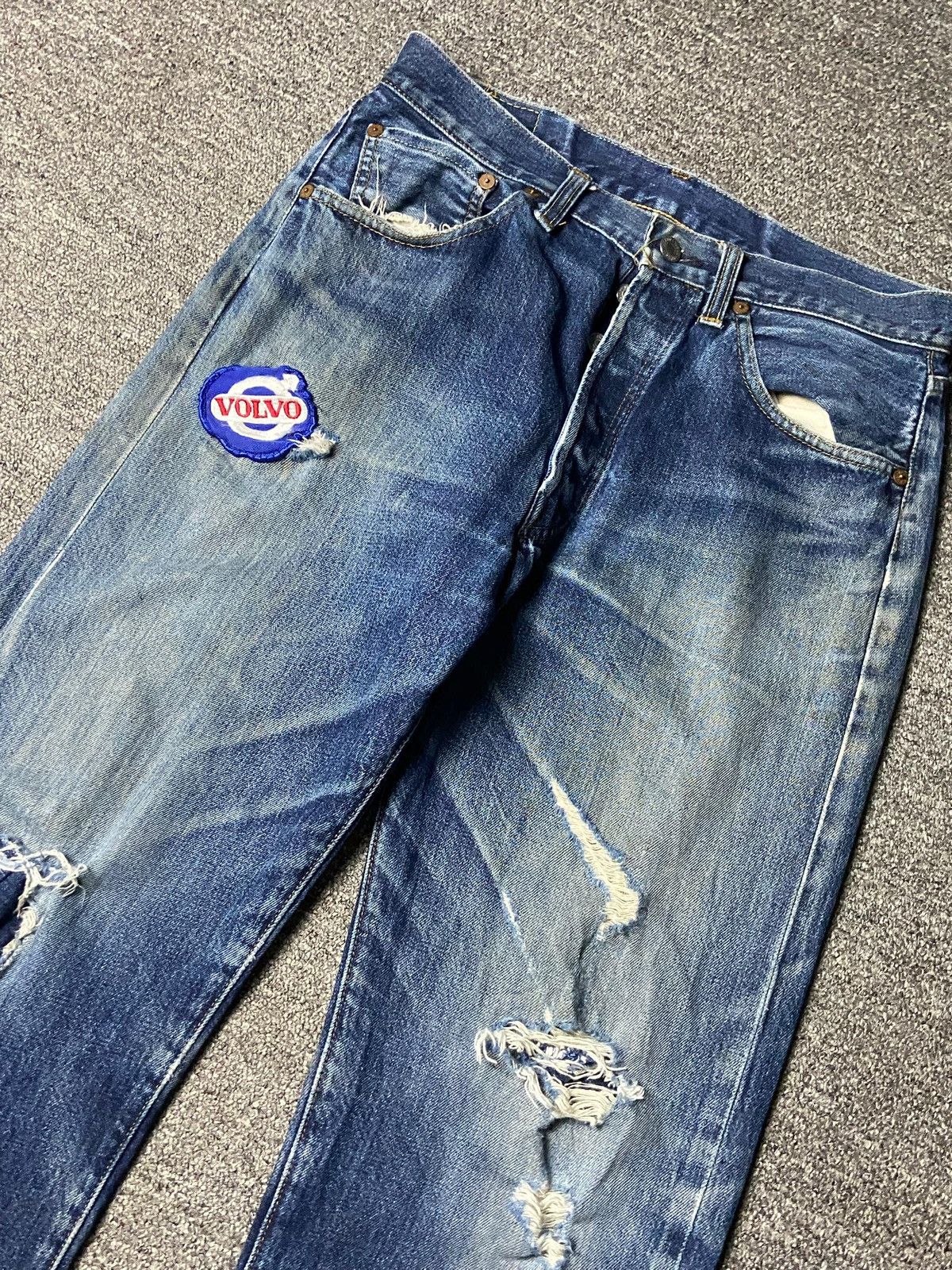 Levi's Levi’s Strauss Co. 501 Distressed Ripped Jeans (162) Size US 31 - 12 Thumbnail