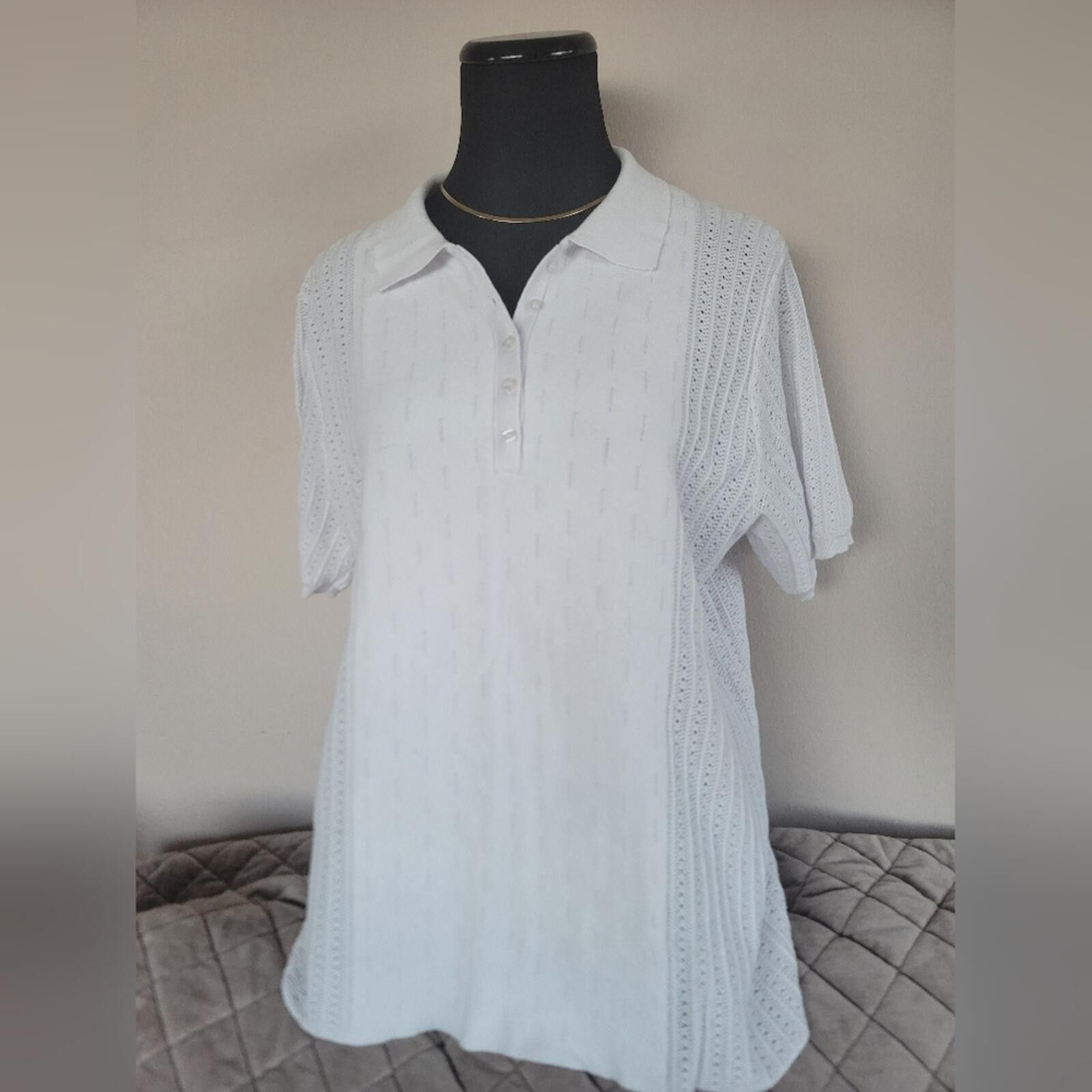 Joseph Abboud Joseph A White V-Neck Collar T-shirt Buttons Sz L Coastal Size L / US 10 / IT 46 - 1 Thumbnail