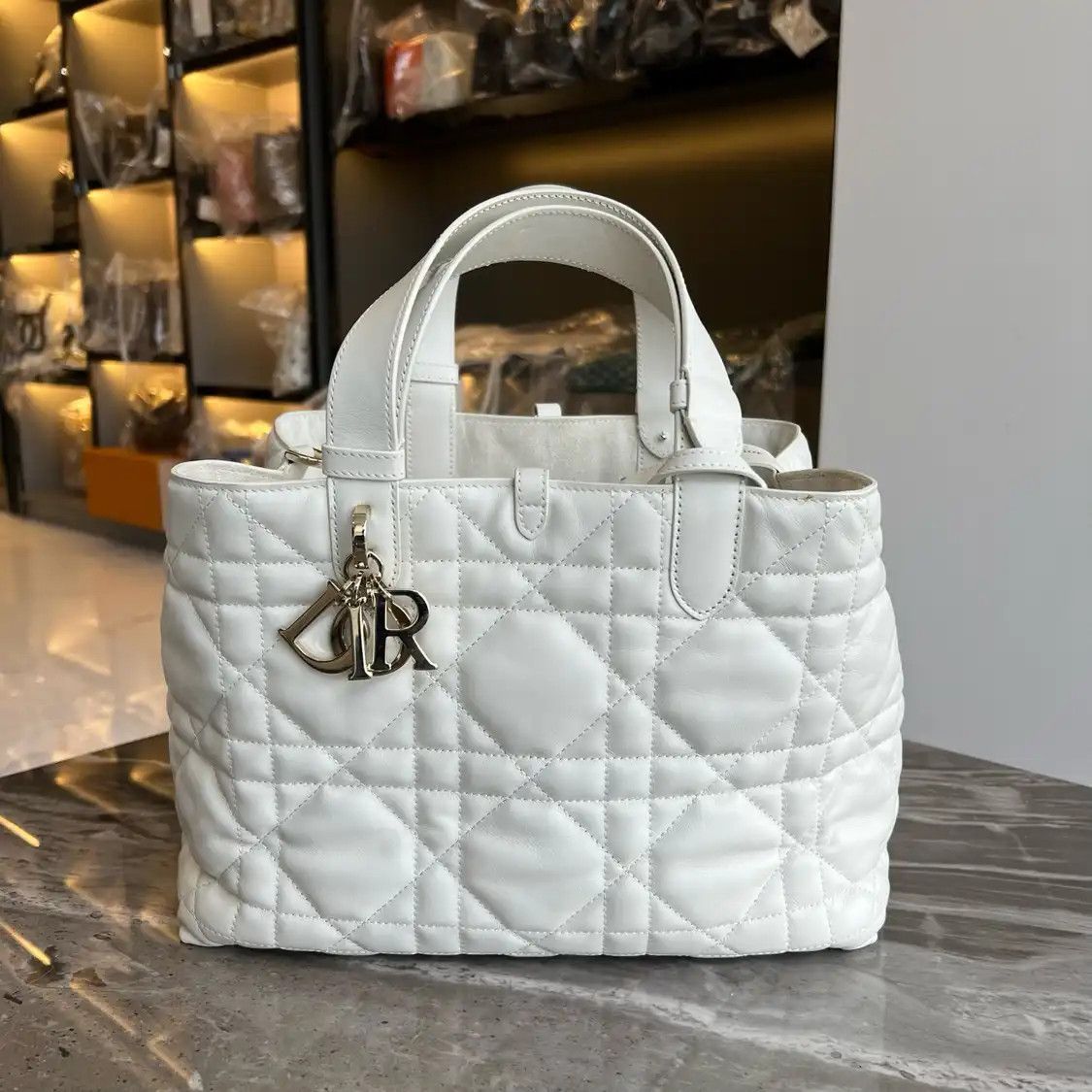 Dior DIOR Toujours Medium white cowhide leather rattan plaid quilted handbag Size ONE SIZE - 1 Thumbnail